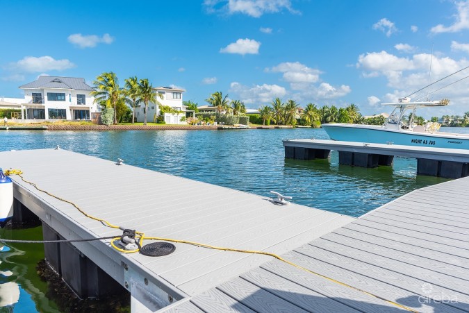 4BED PERIWINKLE COURTYARD HOME WITH DOCK