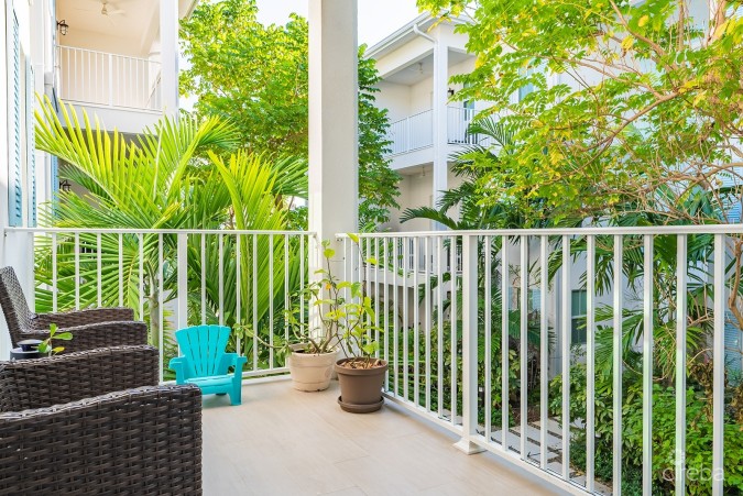 4BED PERIWINKLE COURTYARD HOME WITH DOCK