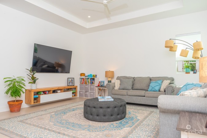 4BED PERIWINKLE COURTYARD HOME WITH DOCK