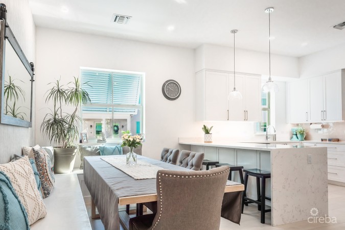 4BED PERIWINKLE COURTYARD HOME WITH DOCK