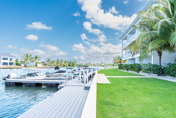 4BED PERIWINKLE COURTYARD HOME WITH DOCK