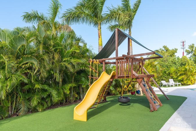 4BED PERIWINKLE COURTYARD HOME WITH DOCK