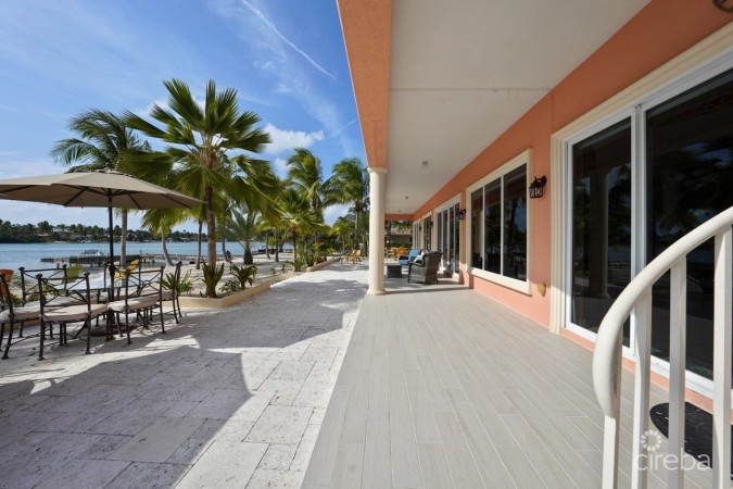 PIECES OF EIGHT, RUM POINT/CAYMAN KAI BEACHFRONT ESTATE