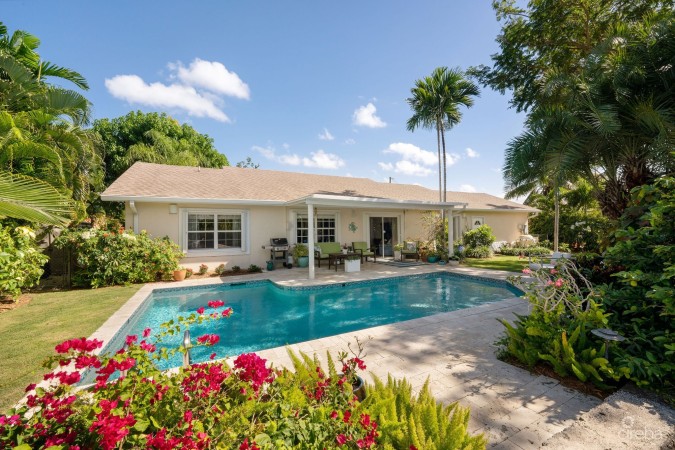 LEEWARD DRIVE 83, NORTH SOUND ESTATES HOME
