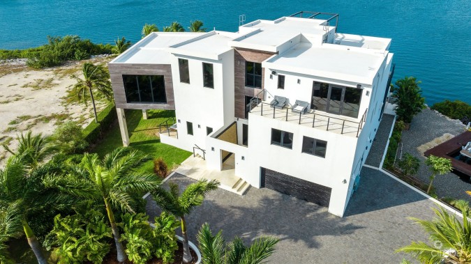 SERENITY HOUSE - A CRYSTAL HARBOUR ESTATE HOME