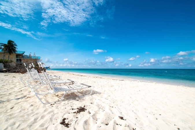 ISLAND PINE VILLAS ON SEVEN MILE BEACH