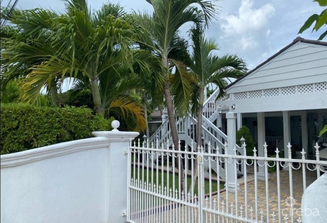 PROSPECT TRI-PLEX -   CAYMAN CHIC