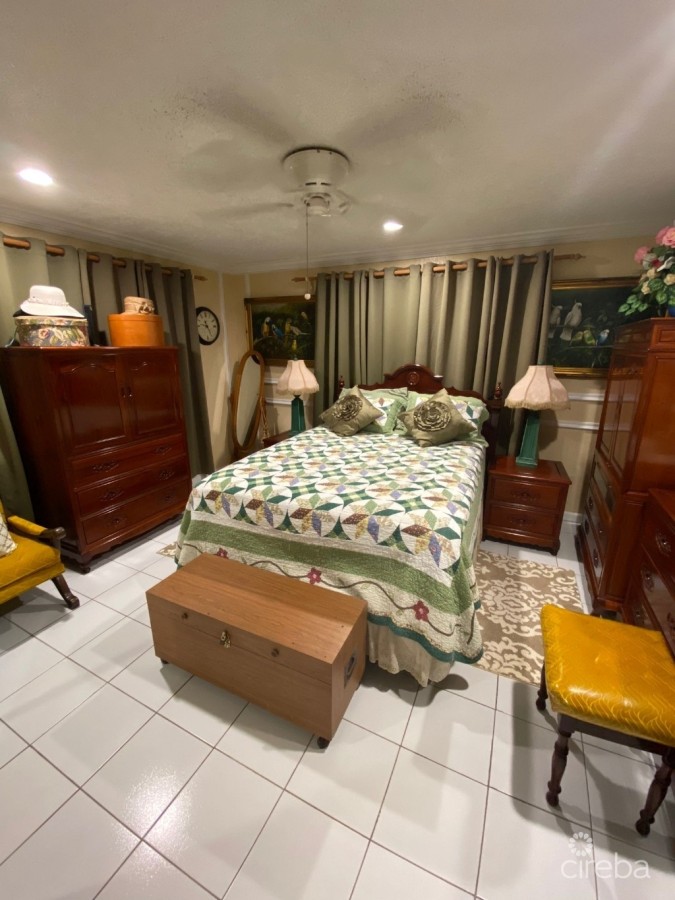 PROSPECT TRI-PLEX -   CAYMAN CHIC
