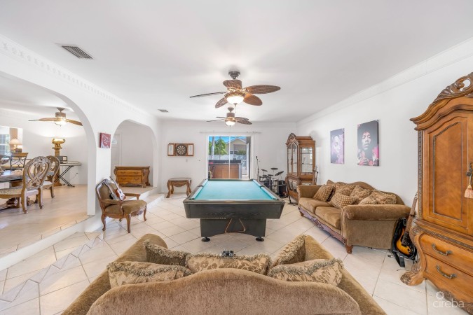 REDUCED! BEAUTIFUL FAMILY HOME ON BUTTERFLY CIRCLE
