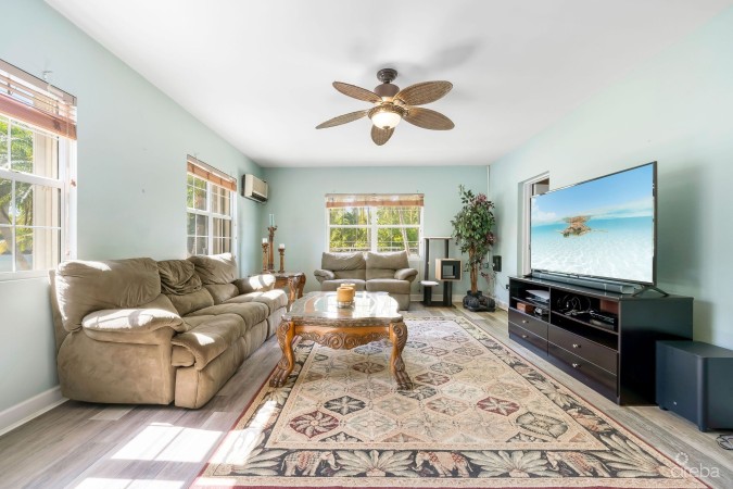 REDUCED! BEAUTIFUL FAMILY HOME ON BUTTERFLY CIRCLE