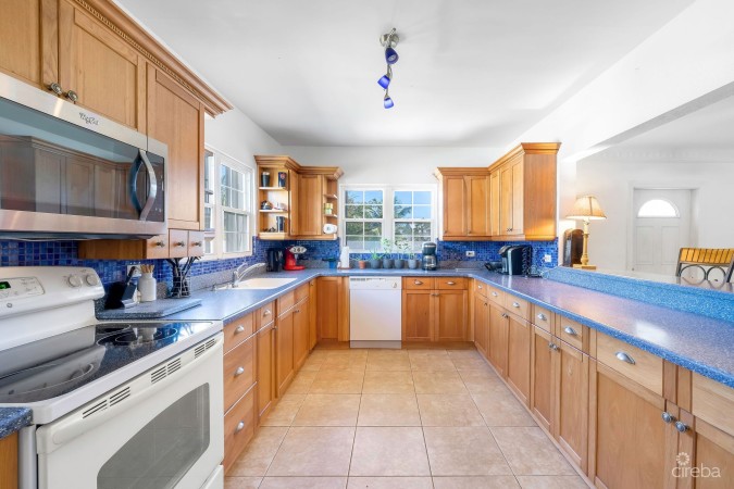 REDUCED! BEAUTIFUL FAMILY HOME ON BUTTERFLY CIRCLE