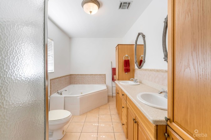 REDUCED! BEAUTIFUL FAMILY HOME ON BUTTERFLY CIRCLE