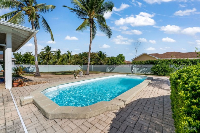 REDUCED! BEAUTIFUL FAMILY HOME ON BUTTERFLY CIRCLE