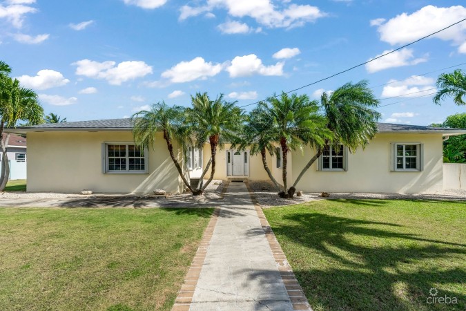 REDUCED! BEAUTIFUL FAMILY HOME ON BUTTERFLY CIRCLE