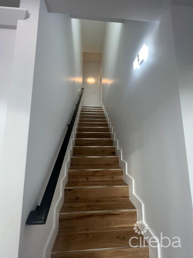 LUXURY DUPLEX OFF MARINA APT 2