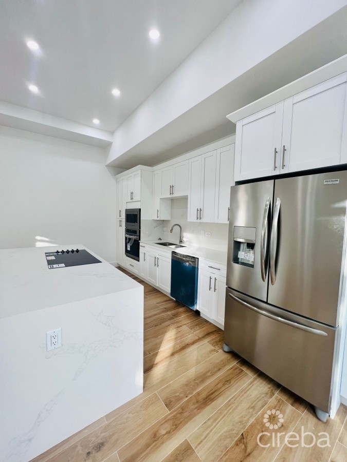 LUXURY DUPLEX OFF MARINA APT 2
