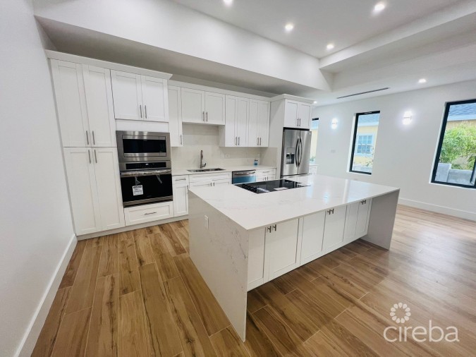 LUXURY DUPLEX OFF MARINA APT 2