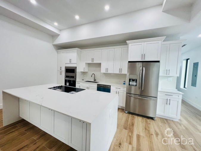 LUXURY DUPLEX OFF MARINA APT 2