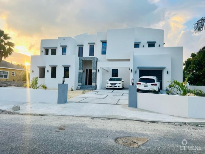 LUXURY DUPLEX OFF MARINA APT 2