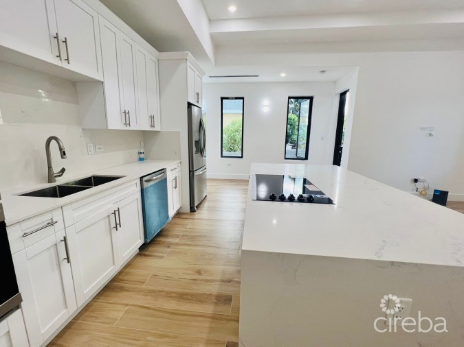 LUXURY DUPLEX OFF MARINA APT 2