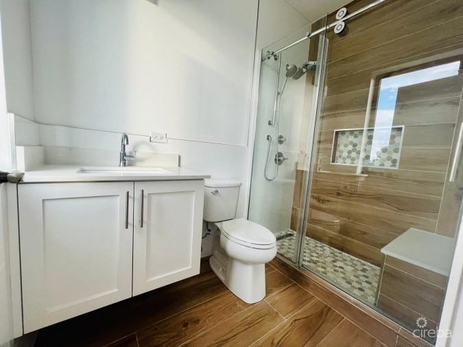 LUXURY DUPLEX OFF MARINA APT 2