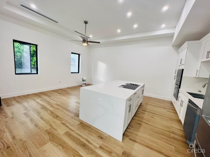 LUXURY DUPLEX OFF MARINA APT 2