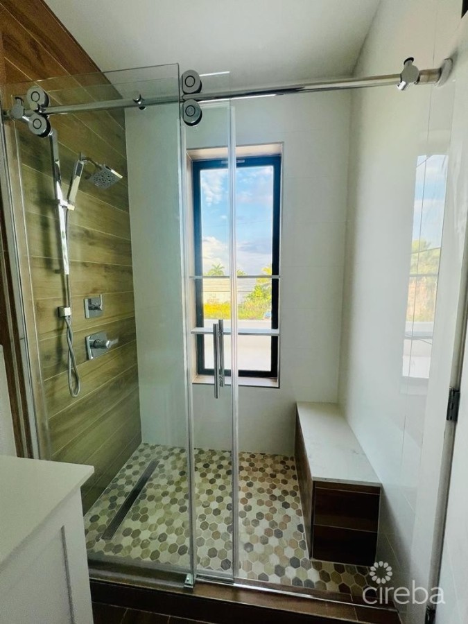 LUXURY DUPLEX OFF MARINA APT 2