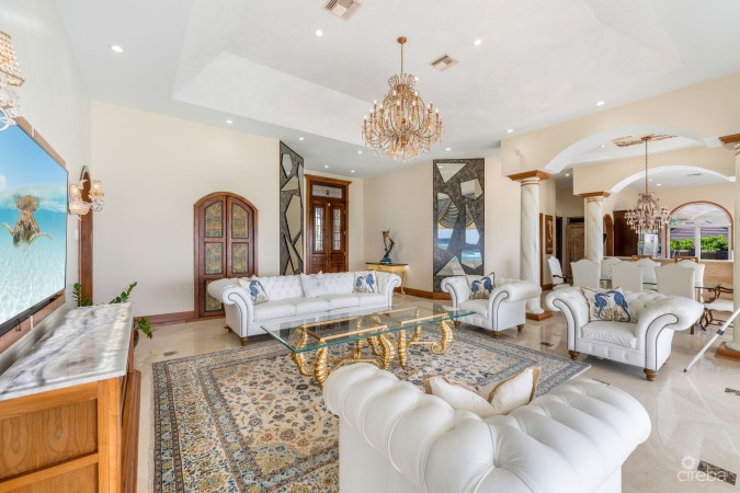 VILLA D'ESTE - A PROSPECT POINT BEACHFRONT RESIDENCE