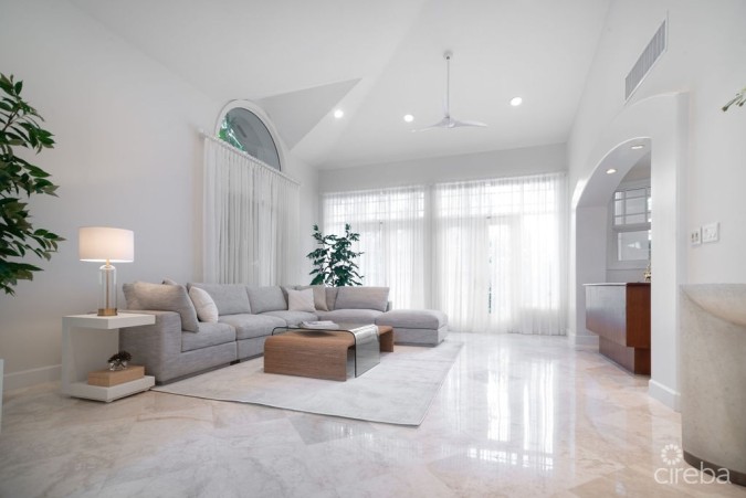 BRITANNIA KINGS COURT TOTALLY RENOVATED TOWNHOME