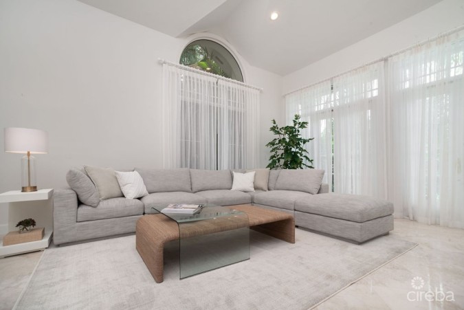 BRITANNIA KINGS COURT TOTALLY RENOVATED TOWNHOME