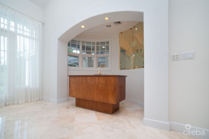 BRITANNIA KINGS COURT TOTALLY RENOVATED TOWNHOME