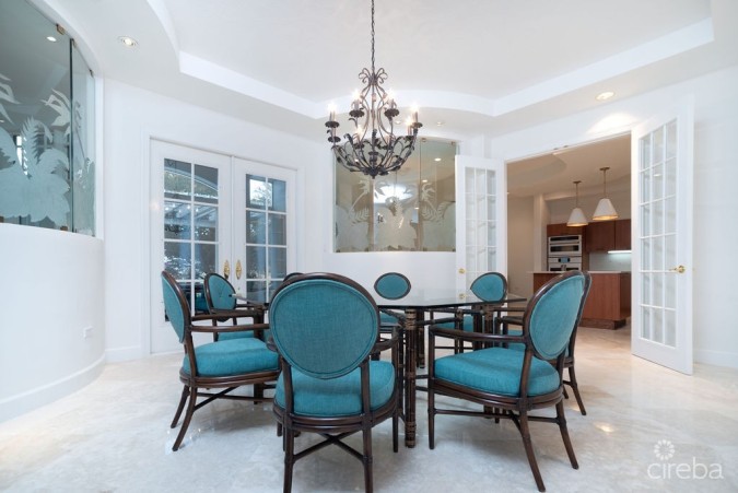 BRITANNIA KINGS COURT TOTALLY RENOVATED TOWNHOME