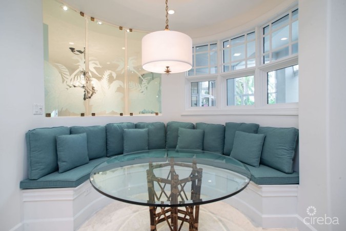 BRITANNIA KINGS COURT TOTALLY RENOVATED TOWNHOME