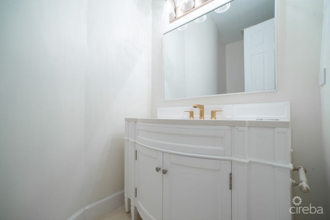 BRITANNIA KINGS COURT TOTALLY RENOVATED TOWNHOME