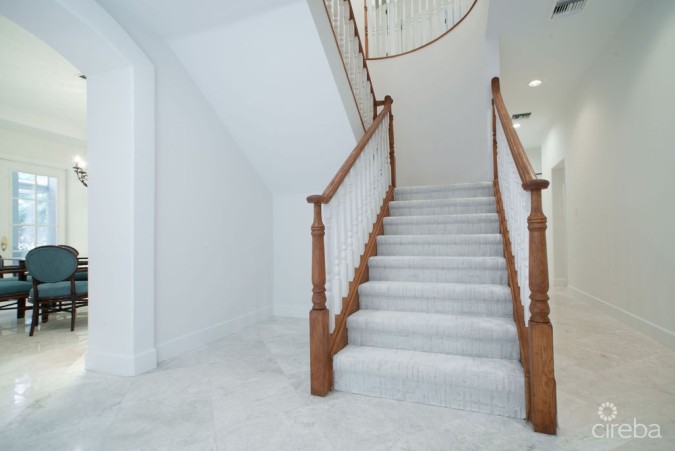 BRITANNIA KINGS COURT TOTALLY RENOVATED TOWNHOME