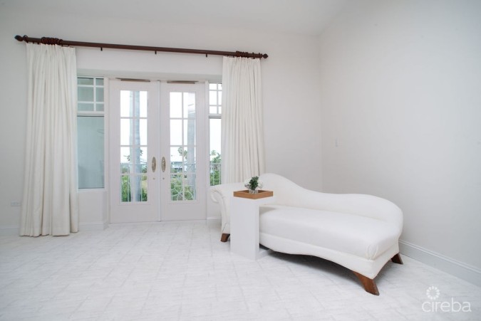 BRITANNIA KINGS COURT TOTALLY RENOVATED TOWNHOME