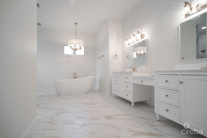BRITANNIA KINGS COURT TOTALLY RENOVATED TOWNHOME