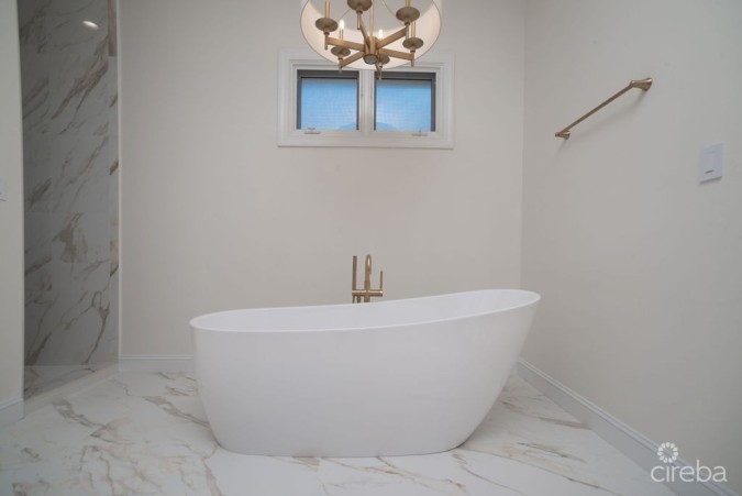 BRITANNIA KINGS COURT TOTALLY RENOVATED TOWNHOME