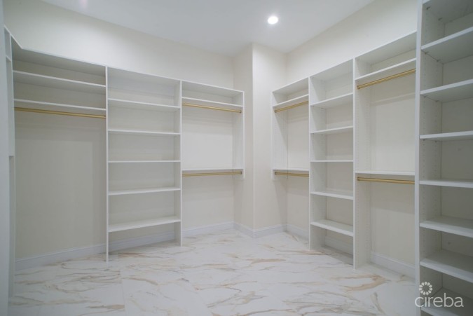 BRITANNIA KINGS COURT TOTALLY RENOVATED TOWNHOME