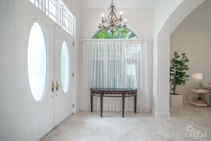 BRITANNIA KINGS COURT TOTALLY RENOVATED TOWNHOME