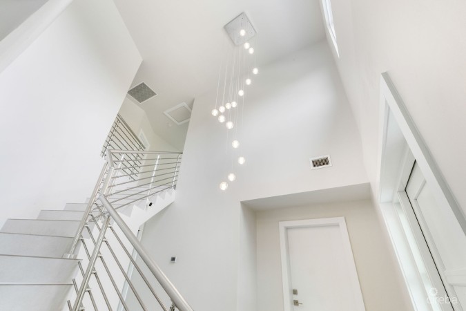 CRYSTAL HARBOUR - MASSIVE $100K REDUCTION, SOLID RENOVATED CANAL FRONT