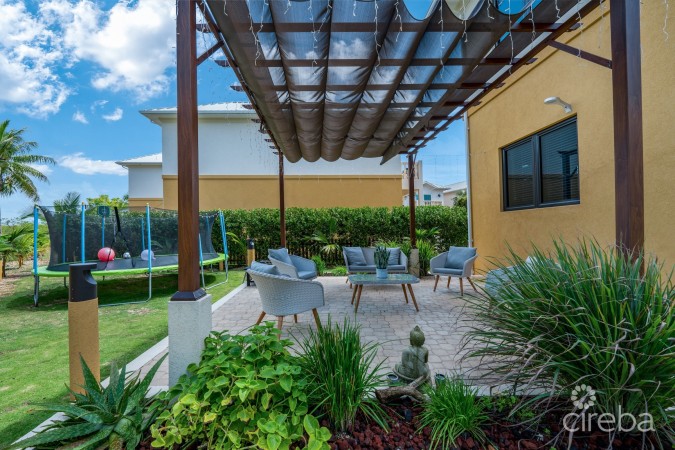 SAINT JAMES COURT VILLA #4