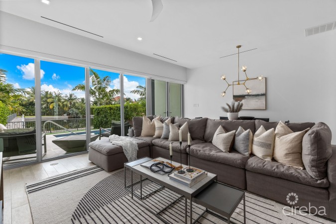 ONE CANAL POINT 10 WITH BOAT DOCK