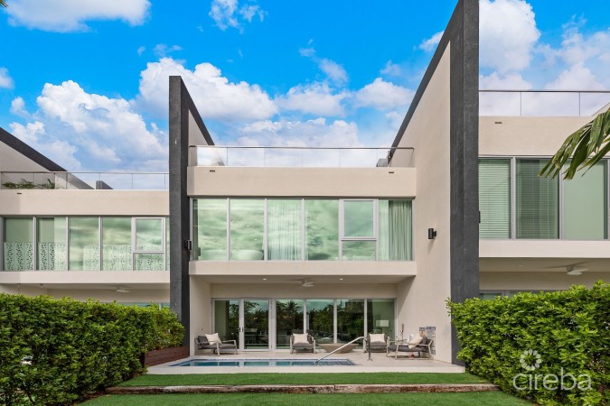 ONE CANAL POINT 10 WITH BOAT DOCK