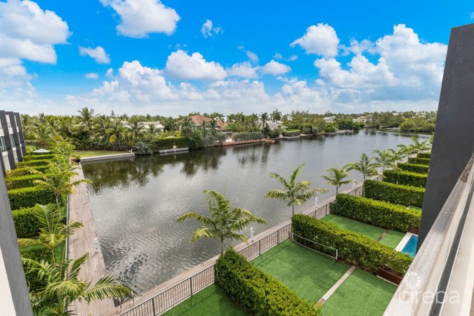 ONE CANAL POINT 10 WITH BOAT DOCK