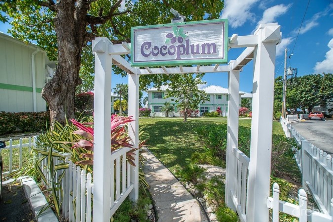 COCOPLUM - 7 MILE BEACH