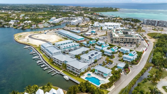 4BED PERIWINKLE COURTYARD HOME WITH DOCK