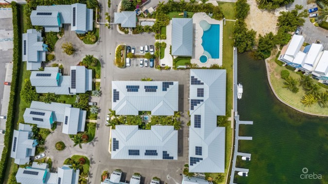 4BED PERIWINKLE COURTYARD HOME WITH DOCK