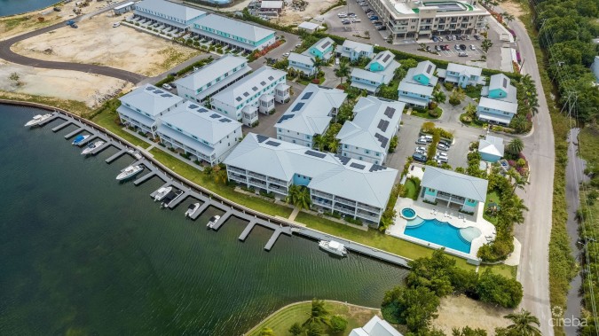 4BED PERIWINKLE COURTYARD HOME WITH DOCK
