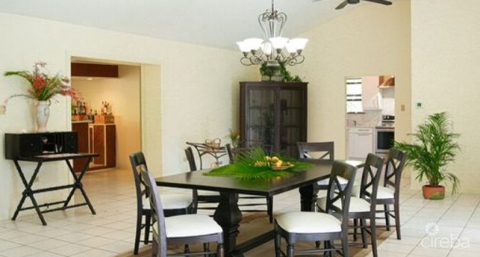 VILLA TOSCANA 4 BEDROOM PRIVATE PALAZZO AT COTTAGE BEACH REDUCED!